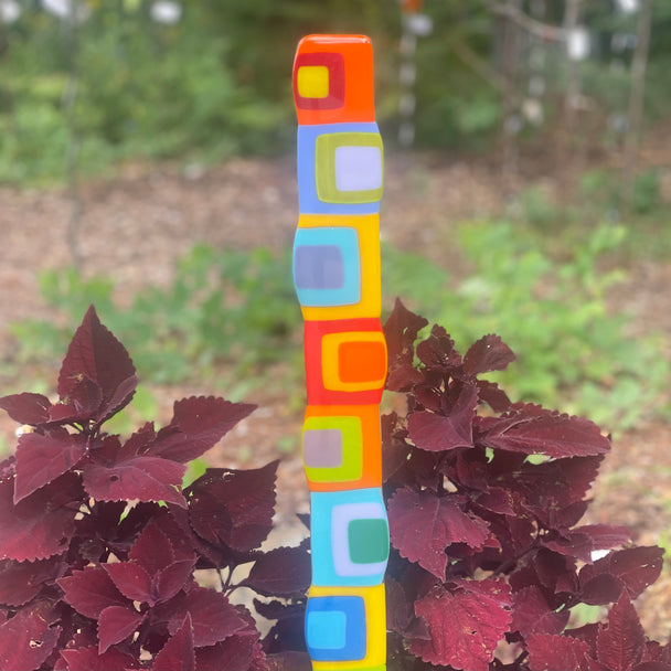 Multi Color Off Set Garden Totem