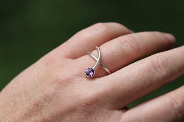 Silver Crossover Band Ring with Amethyst