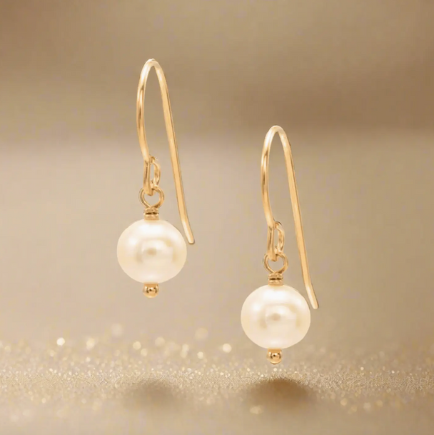Basic Pearl Earrings