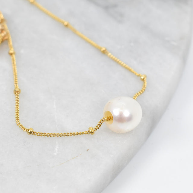 Free Moving Pearl Necklace