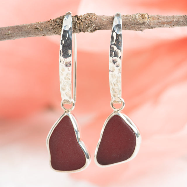 Slender Curve Hook Earring: Red
