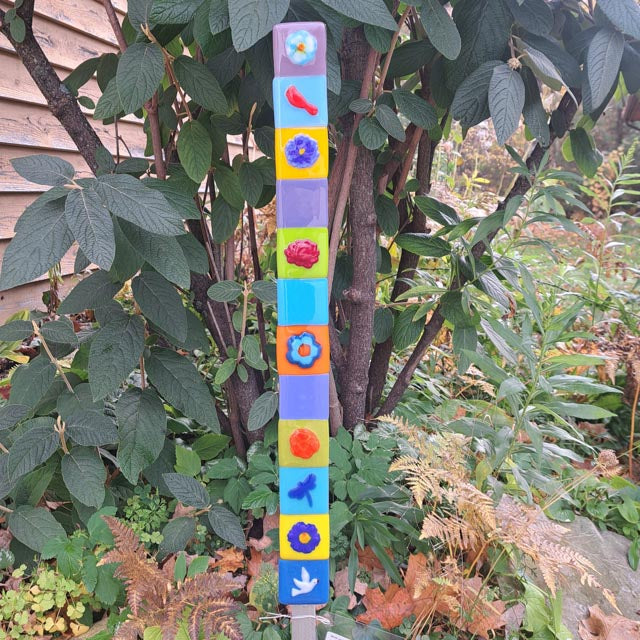 Birds and Blooms Garden Totem