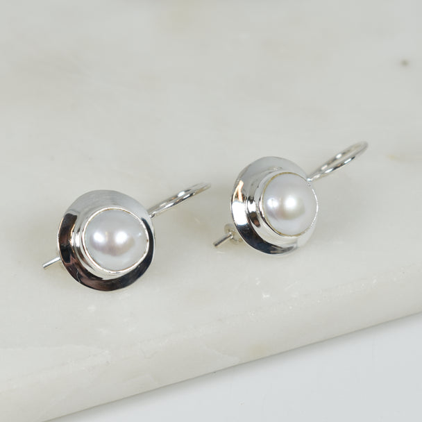 Pearl Catch Earrings