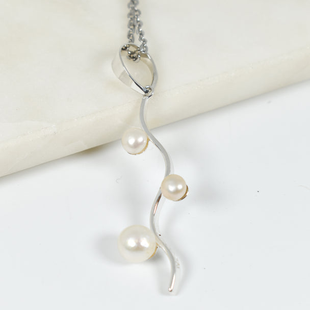 Three Pearl Pendant Necklace