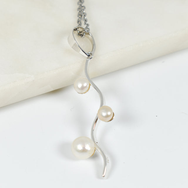 Three Pearl Pendant Necklace