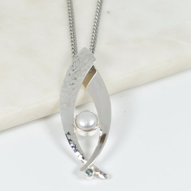 Floating White Pearl Pendant Necklace