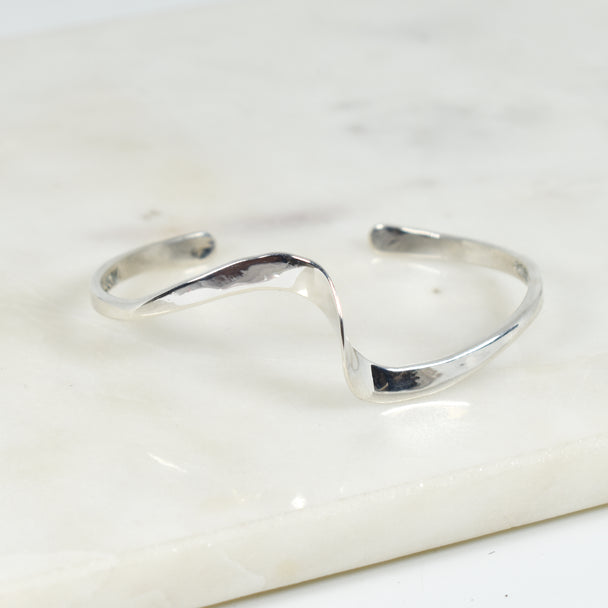 Silver Simple Wave Bracelet