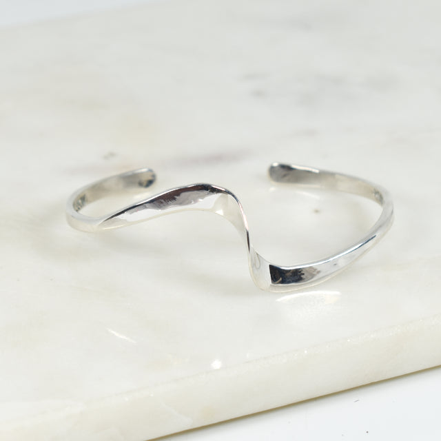 Silver Simple Wave Bracelet