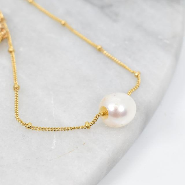 Free-Moving Pearl Necklace